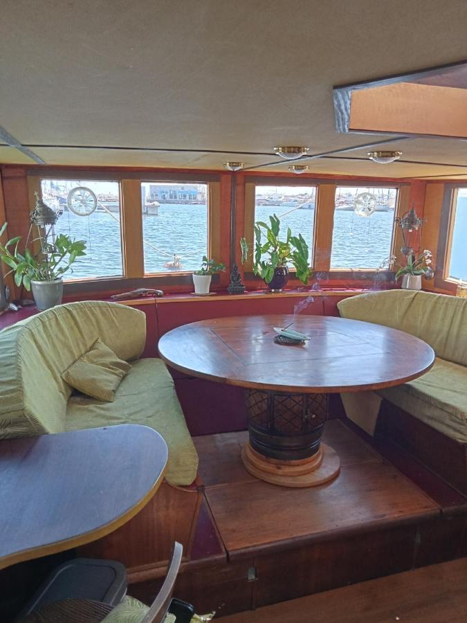 Bateau De Pirates Hotell Gruissan Exteriör bild